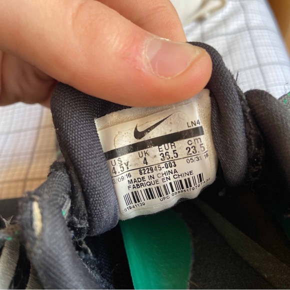 Nike Kobe 11 - Picture 7 of 9